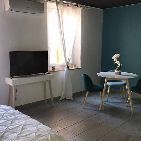 Studio Cocooning A 50 M Du Port, Classe 1 Etoile Cassis Exterior photo