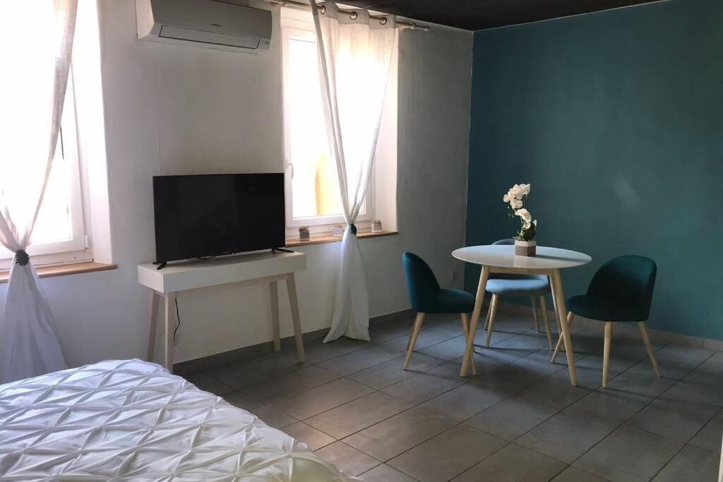 Studio Cocooning A 50 M Du Port, Classe 1 Etoile Cassis Exterior photo