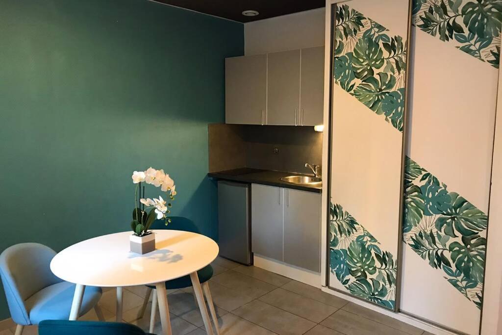 Studio Cocooning A 50 M Du Port, Classe 1 Etoile Cassis Exterior photo
